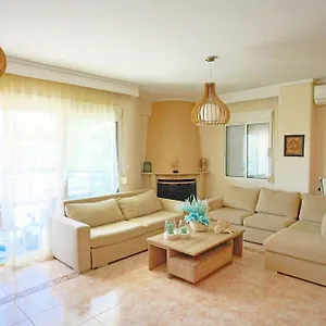 Lovely And Sunny Apartament 300m From Beach!! Περαία